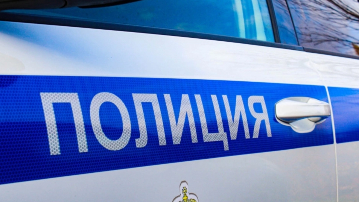 В Бугуруслане пьяный мужчина выпал с четвертого этажа дома: полиция организовала проверку