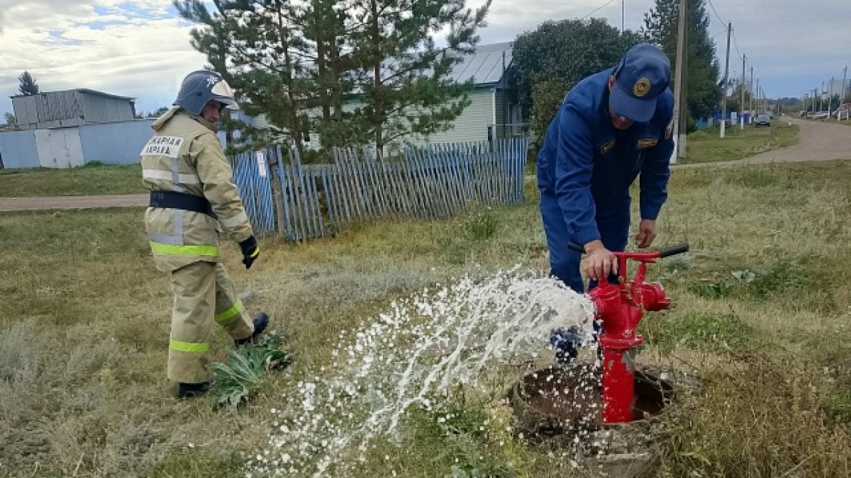 В Октябрьском районе проверили состояние пожарных гидрантов