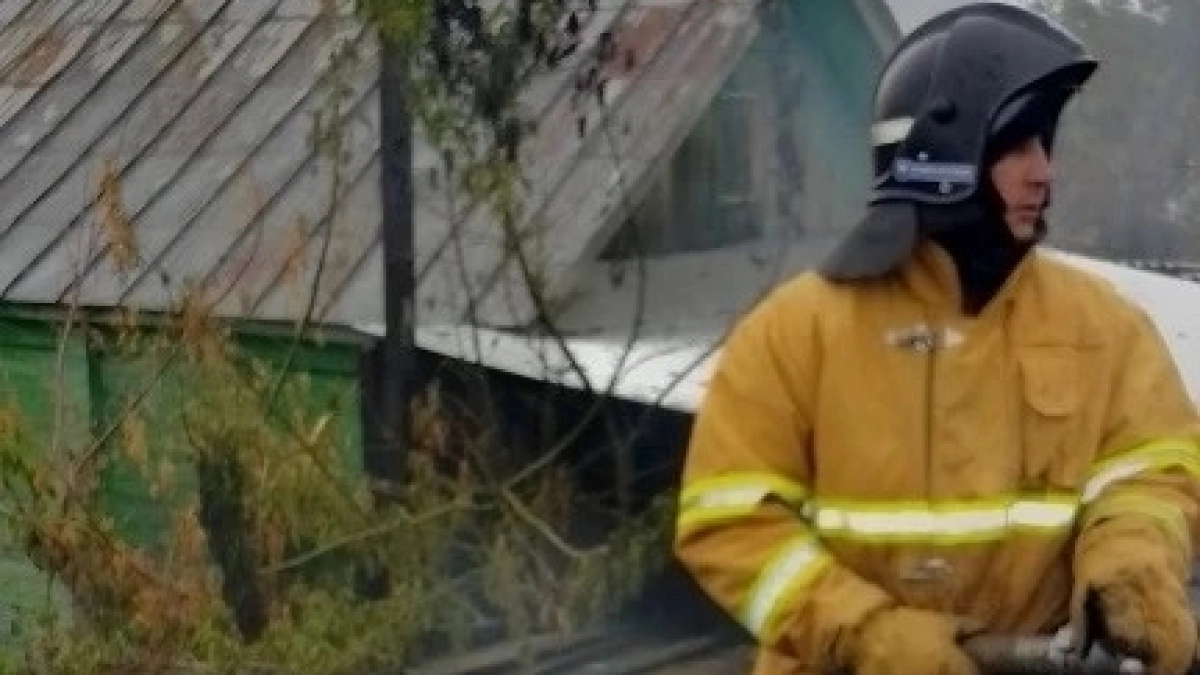 В Оренбурге при пожаре в хозяйственной постройке погиб ребенок