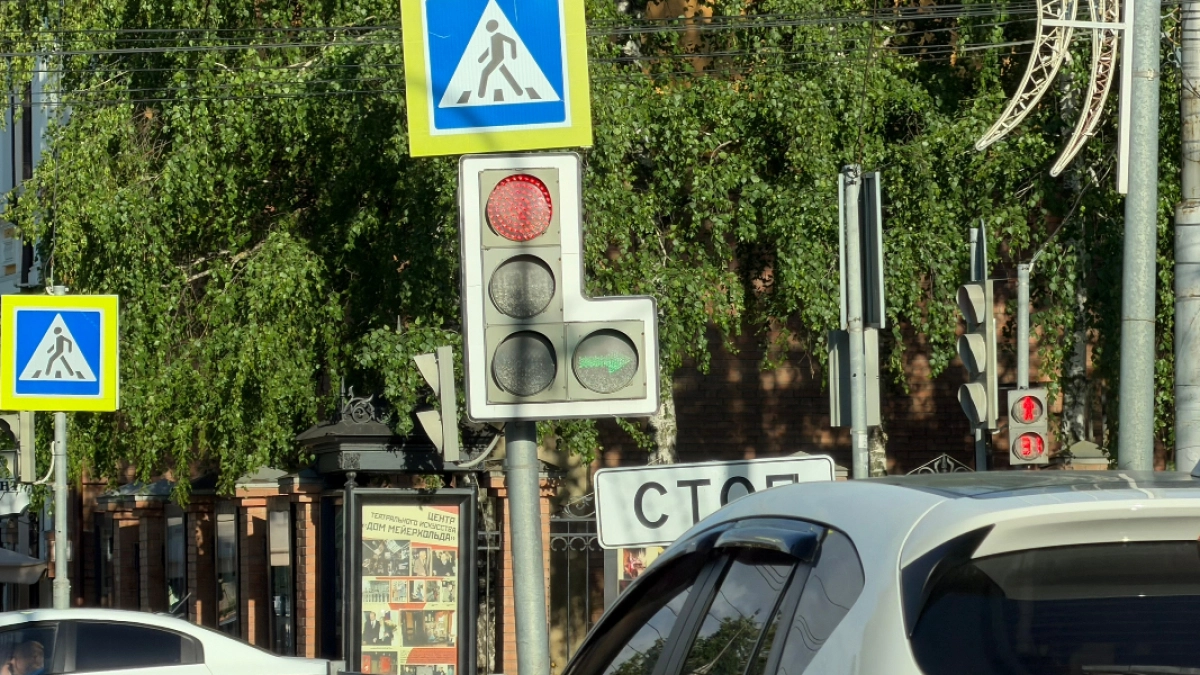 В Оренбурге на время отключат светофор на перекрестке улиц Пролетарской, Пушкинской и Ленинской