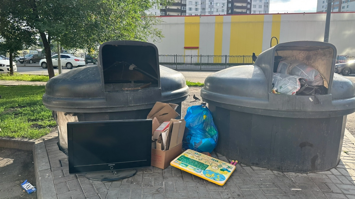 В Оренбурге на улице Высотной установили новую контейнерную площадку
