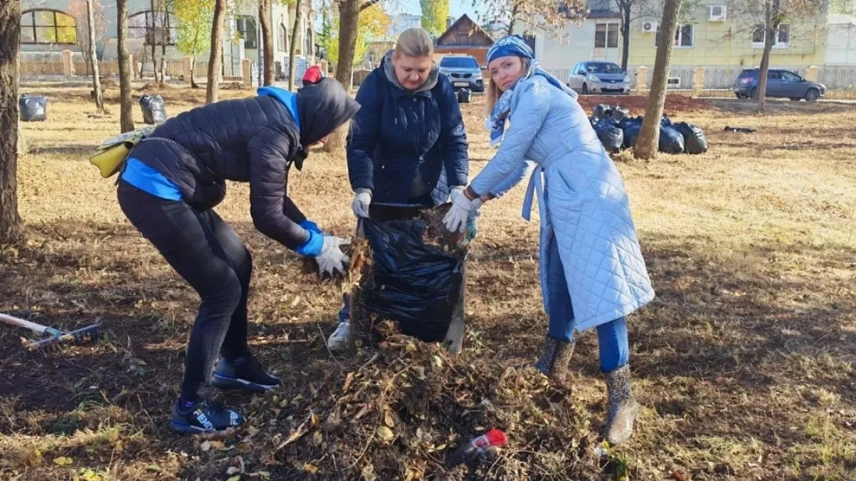 Участниками общегородского субботника стали более 500 оренбуржцев