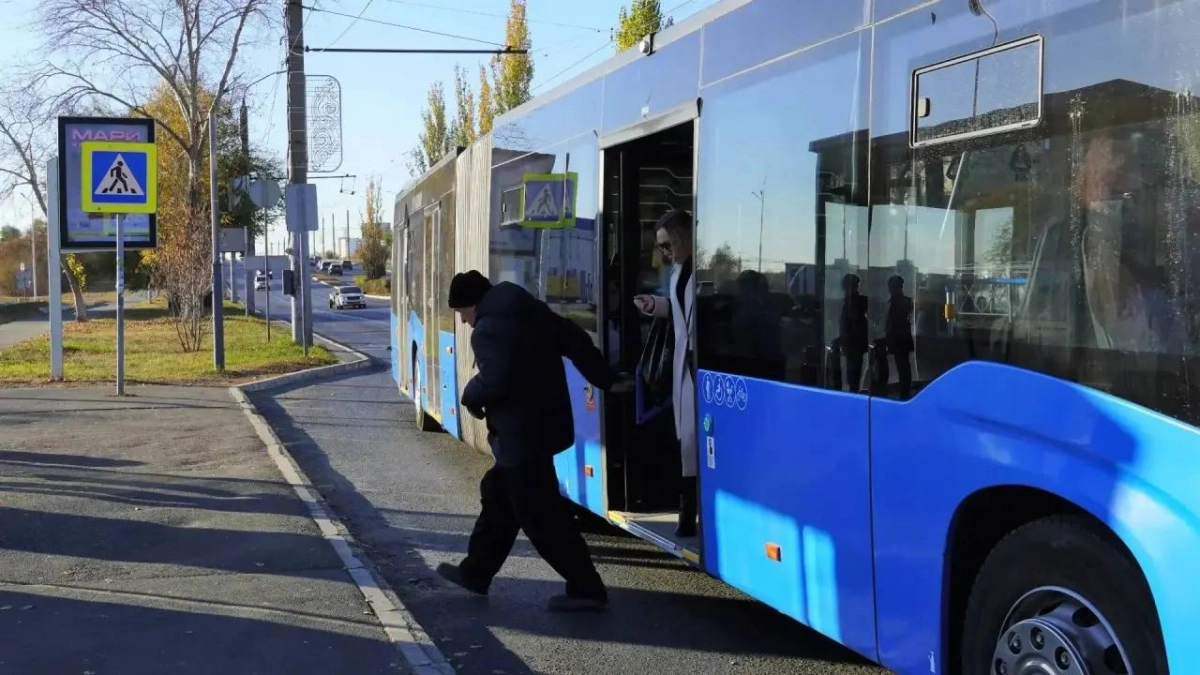 В Оренбурге начали тестировать автобус-гармошку на 160 пассажиров