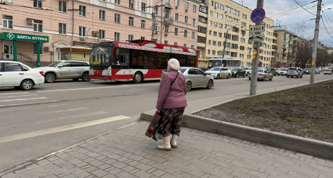 Пенсионерам с 20 апреля зачислят на карты выплаты за 2018-2024 годы: кому ждать денег  