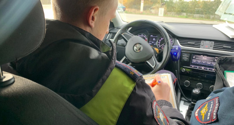 Водителей с многолетним стажем заставят пересдавать на права в мае: названы условия