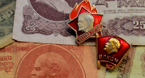 Решение приняли тихо: всех, кто состоял в комсомоле, ждет солидная прибавка к пенсии 