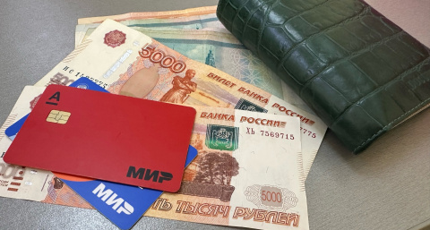 В Оренбурге мужчина украл куртку с деньгами