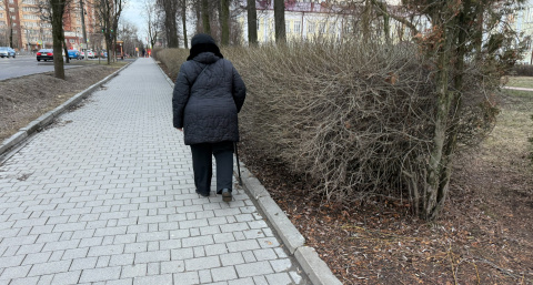 До 10 мая пенсионеры, достигшие 80 лет, начнут получать разовую выплату в 15 000 рублей        